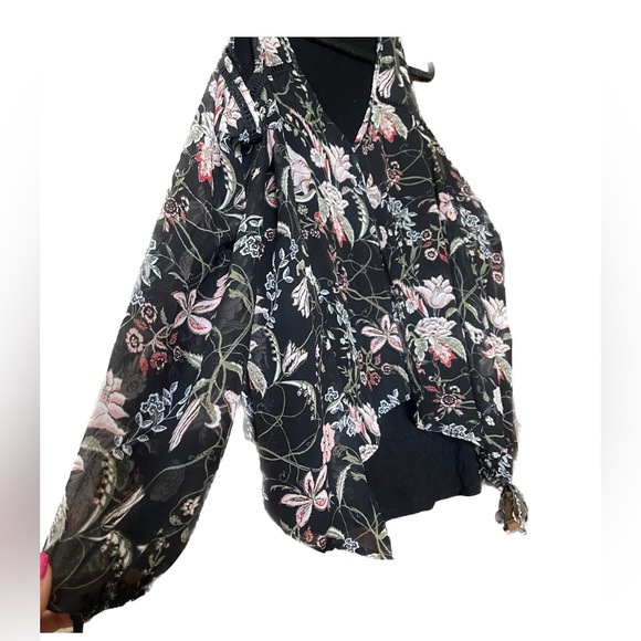 Open Shoulder Long Sleeve Flowy Blouse Size Medium - Picture 5 of 6